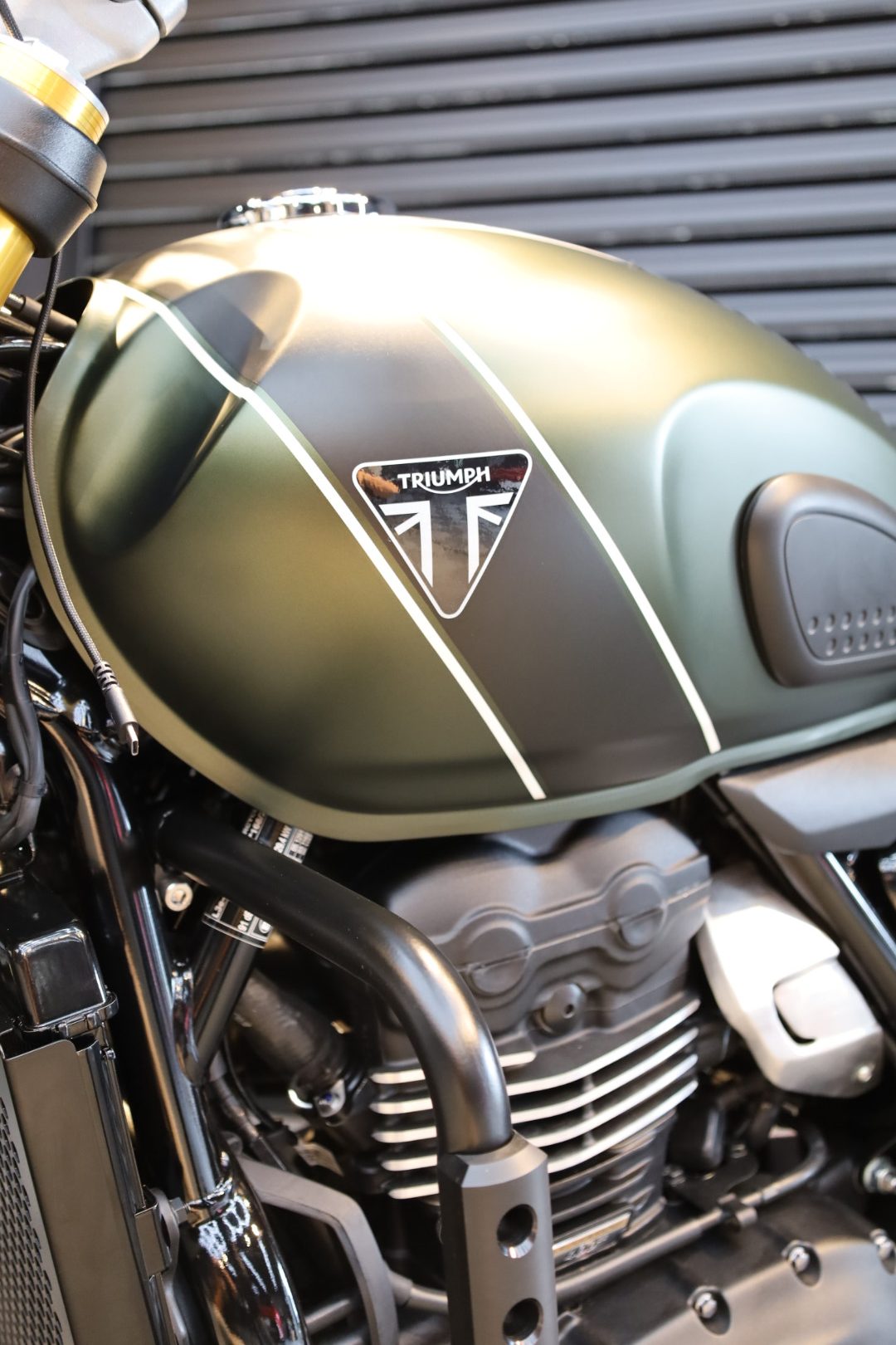 TRIUMPH Scrambler/WRAPPING